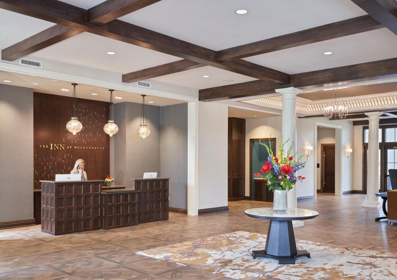 The Inn At Meadowbrook โอเวอร์แลนด์พาร์ค ภายนอก รูปภาพ
