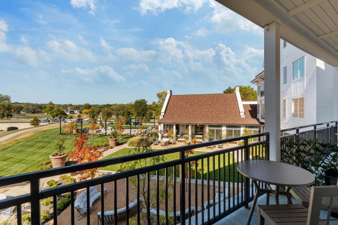 The Inn At Meadowbrook โอเวอร์แลนด์พาร์ค ภายนอก รูปภาพ