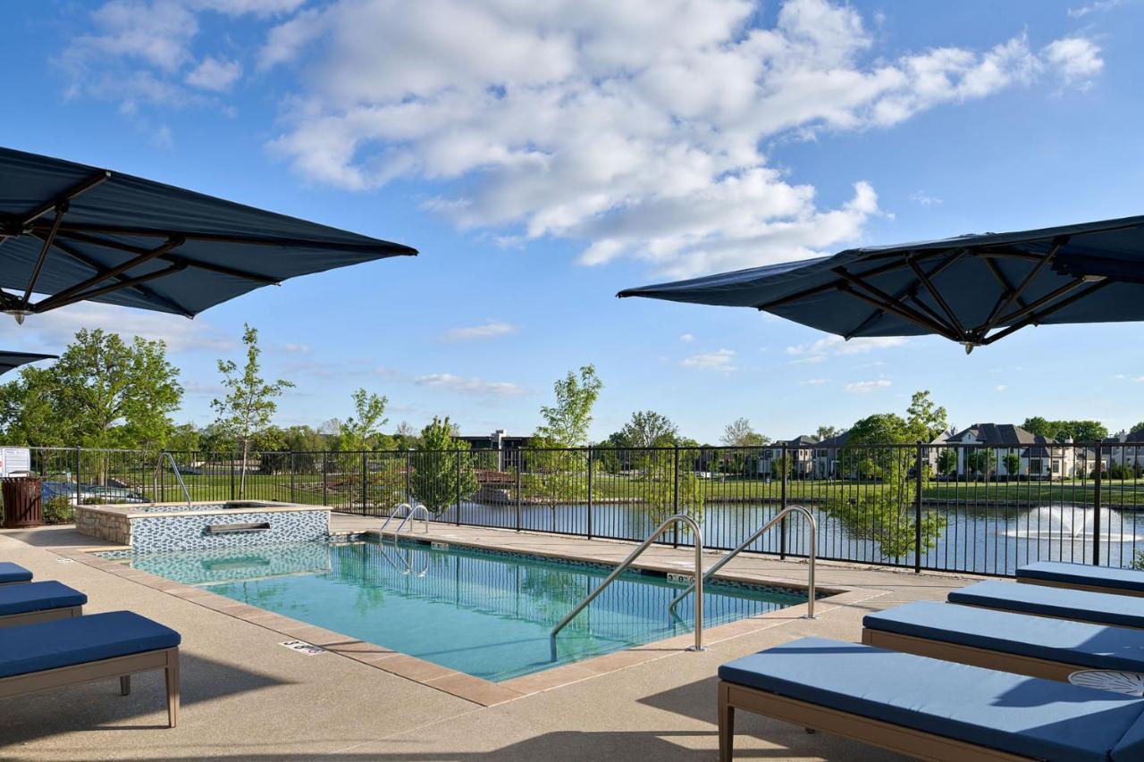 The Inn At Meadowbrook โอเวอร์แลนด์พาร์ค ภายนอก รูปภาพ